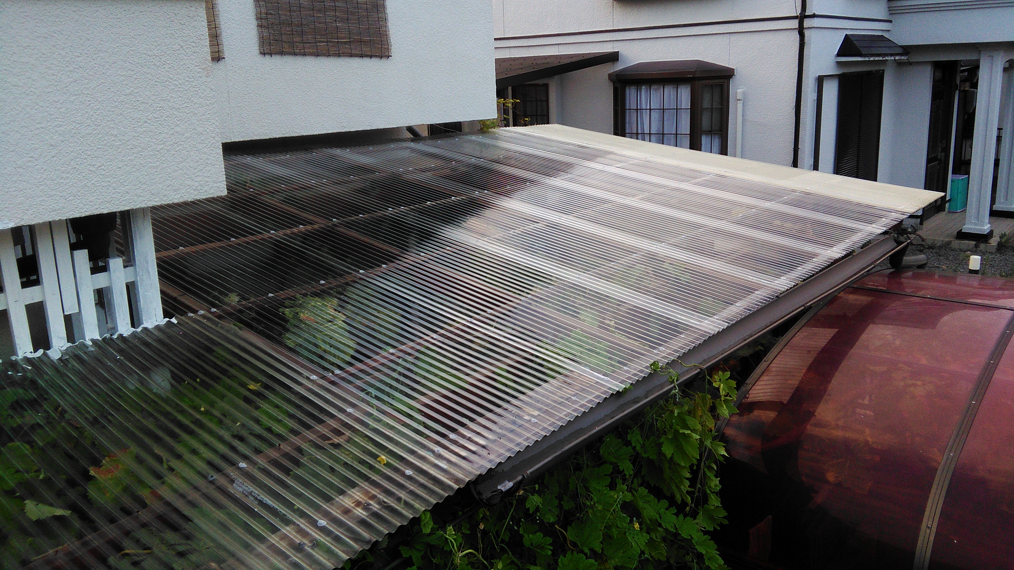 台風で壊れた自転車置場の屋根の波板をｄｉｙで張り替えました えーやんそれ